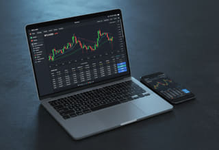 Histórico de operações e desempenho dos fundos disponíveis para monitoramento em tempo real